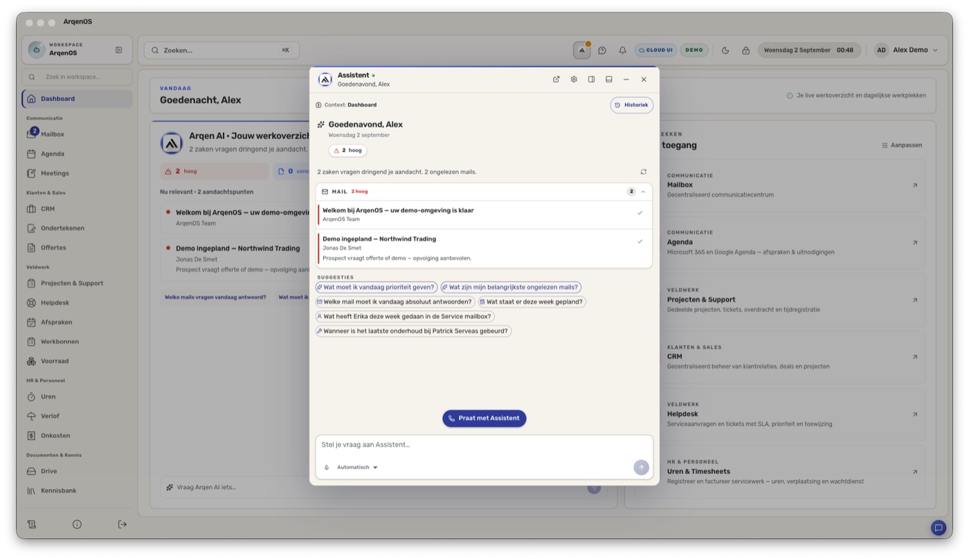 De centrale chat in ArqenOS waarin een medewerker een vraag stelt over een dossier. Productscherm met fictieve demogegevens.